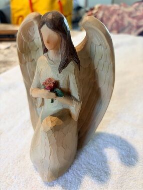 Seagull Studio Guardian Angel Figurine with Rose - Neutral Tones
